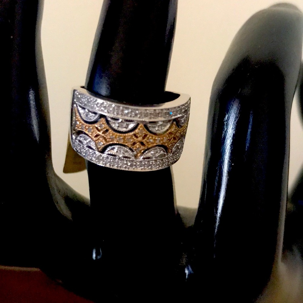 Beautiful filigree design 2 tone Ring